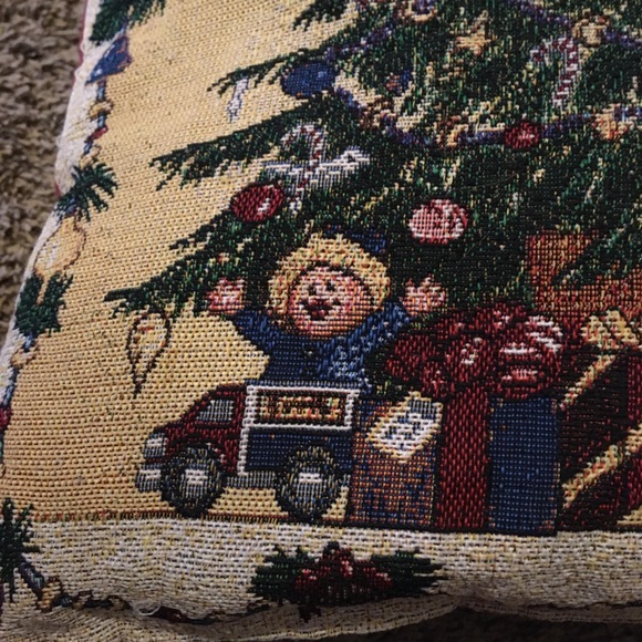 Christmas Tapestry Throw Pillow Christmas Tree & Presents 16"signed Wendy Wegner - Picture 10 of 10